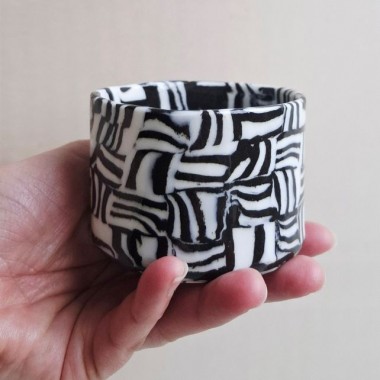 Skelini – Kaffeetasse aus Porzellan in Schwarz-Weiß