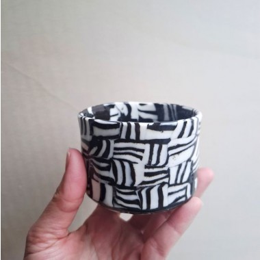 Skelini – Kaffeetasse aus Porzellan in Schwarz-Weiß