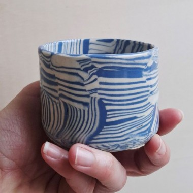Skelini - Kaffeetasse aus Keramik - blau-cremige Farbkombination