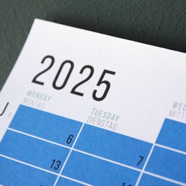 Wandkalender 2025 „Regenbogen“ Jahresplaner | Limited Edition | 100% Recyclingpapier | Deutsch-Englisch