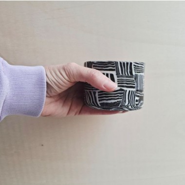 Skelini – Kaffeetasse aus Porzellan in Schwarz-Weiß