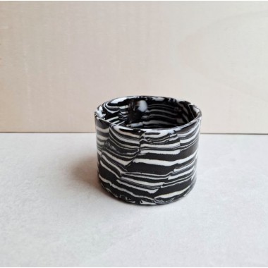 Skelini – Kaffeetasse aus Porzellan in Schwarz-Weiß