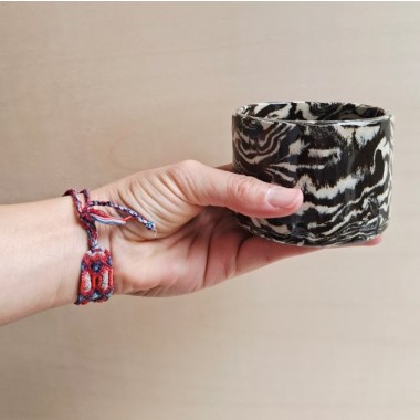 Skelini – Kaffeetasse aus Keramik in Schwarz-Weiß