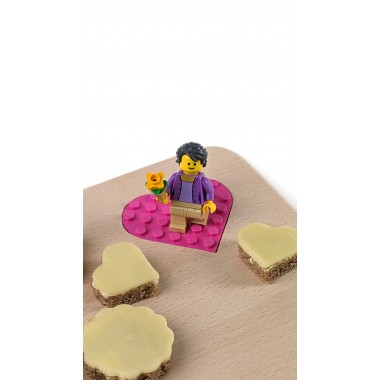 Herzbrett - Schneidebrett, Vesperbrettchen, Frühstücksbrett, mit eingelegtem ORIGINAL LEGO Herz von NEUE FREUNDE