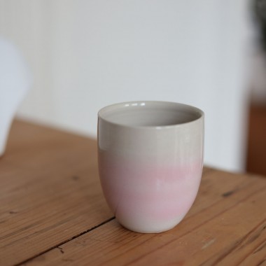 AURA Keramikbecher Rosa – Handgemachter Kaffeebecher mit Farbverlauf, Steinzeug Tasse, Handmade Cup, Geschenk für Kaffeeliebhaber