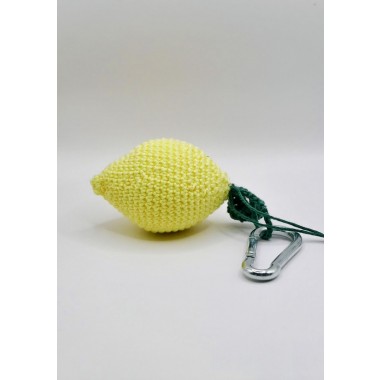 'Lemon Charm' gehäkelter Zitronen Anhänger von crroco studio