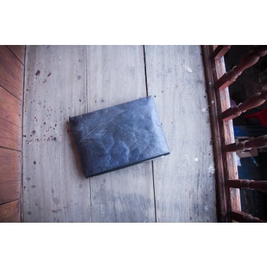 Gefütterte nachhaltige Laptop Hülle 13–14" aus Blattleder – Vegane, handgenähte & wasserabweisende Laptoptasche für MacBook Air / Pro - blau