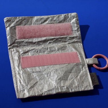 Pikto3000 Mini-Portemonnaie – Silber mit rosa Details – Superleichtes Tyvek®-Wallet