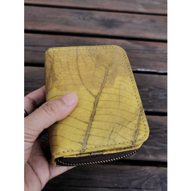 Nachhaltiges Portemonnaie aus recycelten Blättern in gelb mit Zipper – vegan & umweltfreundlich