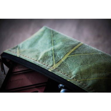 Federmappe / Etui / Kulturtasche aus Blättern in grün