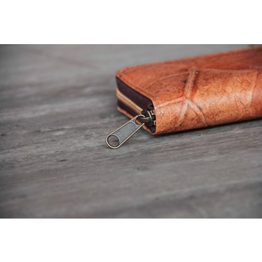 Portemonnaie aus recycelten Blättern / Nachhaltige vegane Brieftasche in orange - braun BY COPALA