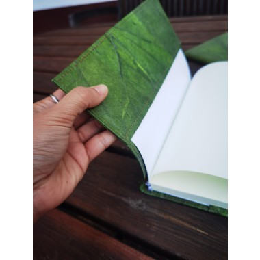 1 x Notizbuch A5 unliniert, Nachhaltiges Journal aus echten Blättern, Tagebuch Blanko, Eco Friendly Sketchbook in grün, Geschenk für Sie & Ihn