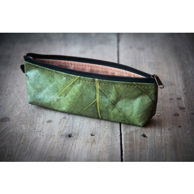 Federmappe / Etui / Kulturtasche aus Blättern in grün