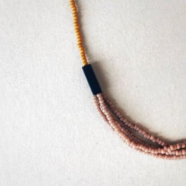IDA PING JEWELRY // DUSTY ROSE Halskette aus Miyuki Glasperlen und Onyx