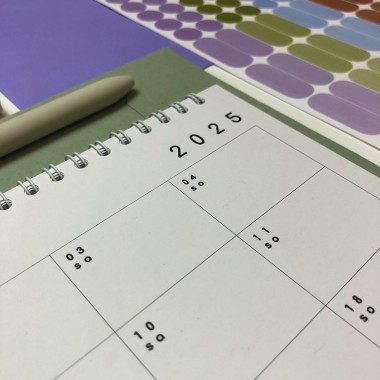 Kalender 2026 mit Aufklebern A4/A3 - SANS.