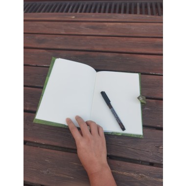 1 x Notizbuch A5 unliniert, Nachhaltiges Journal aus echten Blättern, Tagebuch Blanko, Eco Friendly Sketchbook in grün, Geschenk für Sie & Ihn