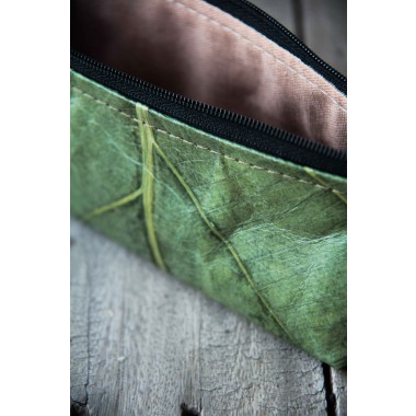 Federmappe / Etui / Kulturtasche aus Blättern in grün