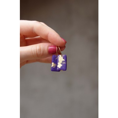 Salut Julie • Polymerton Ohrring 'blue violet x gold leaf square '