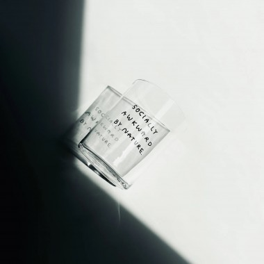 SOCIALLY AWKWARD BY NATURE - 550ML Glas - yahya studio, johanna schwarzer