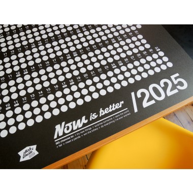 Bob And Uncle Design – Wandkalender – Now Is Better 2025 – Schwarz – 680 x 1000 mm