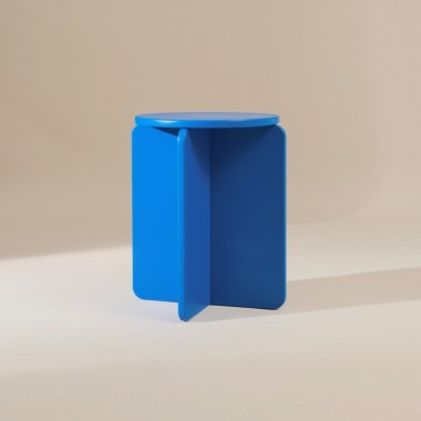 XO Hocker und Sidetable in TIEFBLAU von Studio Sonntag