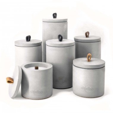 Nachfüllbares Beton-Outdoor-Feuer “LIGHT S“ – mit Ledergriff Farbe Cognac - Ideal Wachsreste verbrauchen