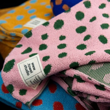 Towel.Studio | Frottee Handtuch Pebbles | Pink & Green