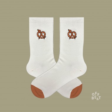 Bestickt Brezel-Dackel Socken von Offbeat