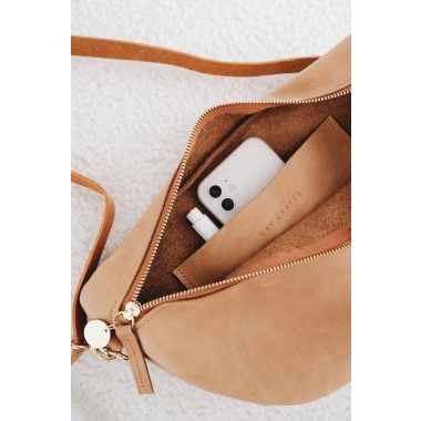 OAY || Brusttasche HALFMOON aus Naturleder - cognac braun