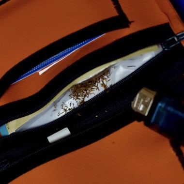 Tabaktasche / Portemonnaie – Upcycling aus LKW-Plane (Orange & Schwarz) - Pikto3000