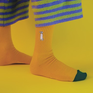 Gerippte mürrische Katze Socken von Offbeat