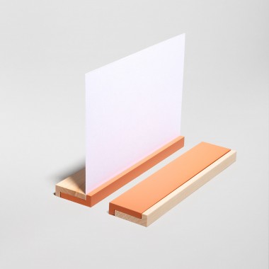 LOOP Postkarten und Fotohalter
Orange Ziegelstein / Ahornholz - Corteccia