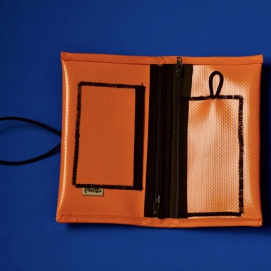 Tabaktasche / Portemonnaie – Upcycling aus LKW-Plane (Orange & Schwarz) - Pikto3000