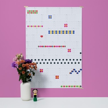 dot on Jahresplaner 2026 mit Klebepunkten · 69x100 cm · art edition fridas