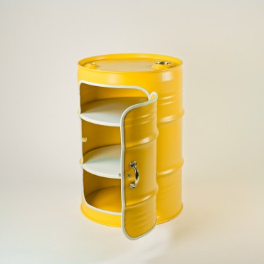 Nachttisch mit Tür aus einem Ölfass von Lockengelöt