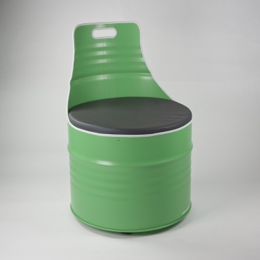 Lockengelöt - Sessel aus einem Ölfass