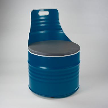 Lockengelöt - Sessel aus einem Ölfass