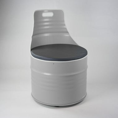 Lockengelöt - Sessel aus einem Ölfass