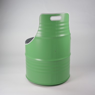 Lockengelöt - Sessel aus einem Ölfass