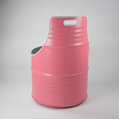 Lockengelöt - Sessel aus einem Ölfass