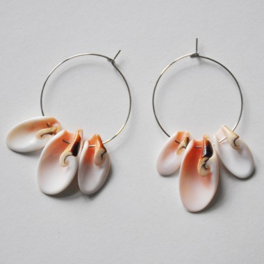 nahili CREOLEN "simple" Ohrringe sunny shells (silbern oder gold) weiß mit orangerot Natur - Muscheln