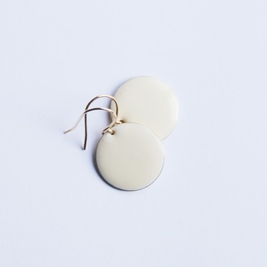nahili OHRRINGE - golden dots - Emaille Kreise diverse Farben wie creme weiß, schwarz, flieder, lila goldene Haken 14K plattiert