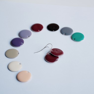 nahili OHRRINGE - dots - Emaille Kreise diverse Farben wie weinrot, grau, nude, schwarz und silberne Haken