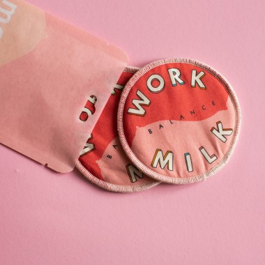 Waschbare Stilleinlagen mit homegrown Design und Social Impact von moodie x WorkMilkBalance