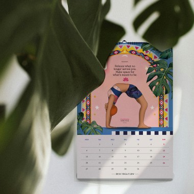 Yoga Wandkalender 2027 | Illustrierter Kalender | Feminine Designs für Achtsamkeit & Selbstliebe | Nachhaltige Geschenkidee | Asana | engl.