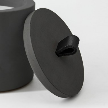 Nachfüllbares Beton-Indoor-Feuer “DARK M” – mit Ledergriff Farbe Schwarz - Ideal Wachsreste verbrauchen