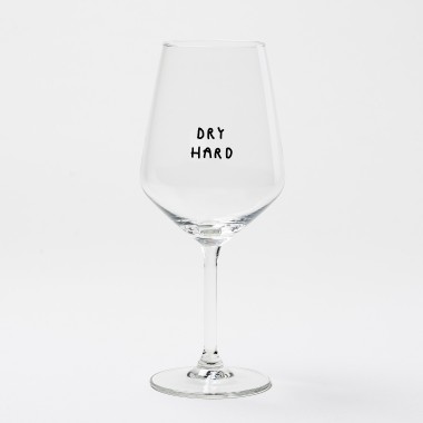 "Dry Hard" Weinglas by Johanna Schwarzer × selekkt