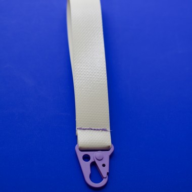 Mini-Strap aus LKW-Plane mit Soft-Touch-Karabiner – Buttergelb & Heidelbeere - Pikto3000