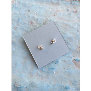 Granat-Ohrstecker • Dunkelrote Mini-Studs • Handmade aus Sterling Silber / Gold Filled • Leidenschaft & neue Energie