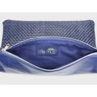 Foldover-Tasche Finja mit Umhängeriemen - Blau/Geflochten aus Leder